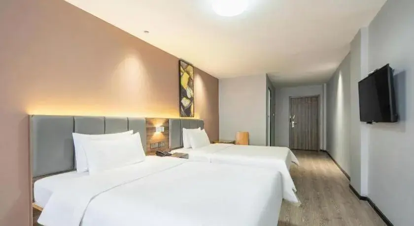 Bed in 7 Days Inn Yingshang Lanxing Building Materials Market Bed in 7 Days Inn Yingshang Lanxing Building Materials Market