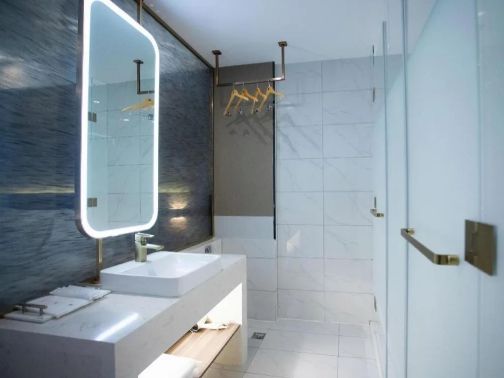 7 Days Inn Yingshang Lanxing Building Materials Market