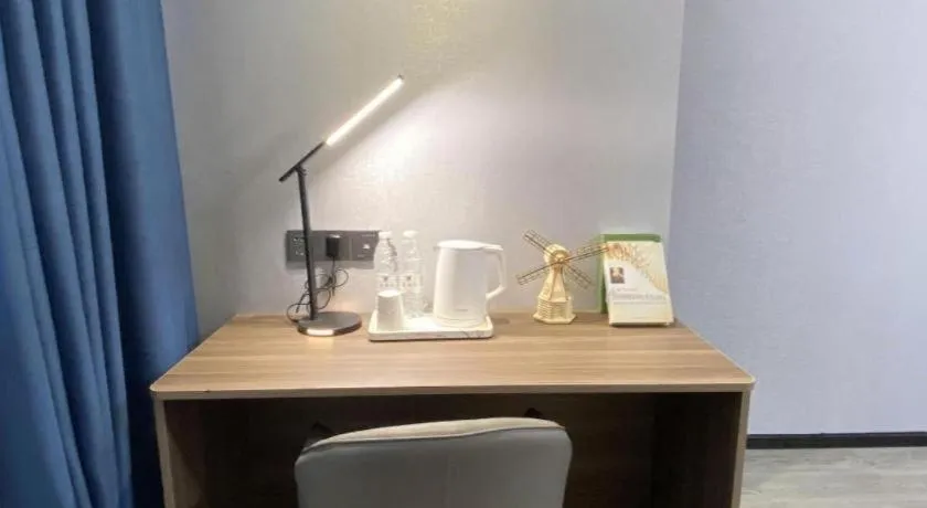 7 Days Inn Yingshang Lanxing Building Materials Market