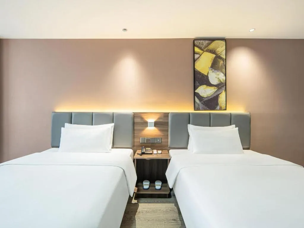 Bed in 7 Days Inn Yingshang Lanxing Building Materials Market