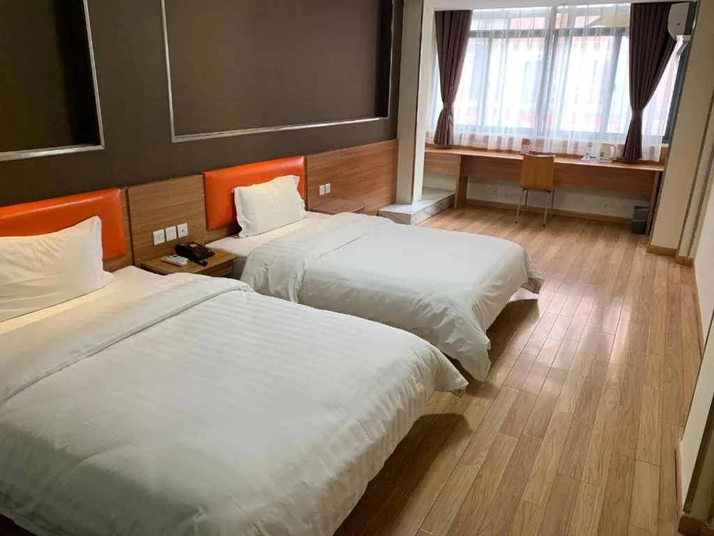 Bed in 7 Days Inn Yingshang Lanxing Building Materials Market
