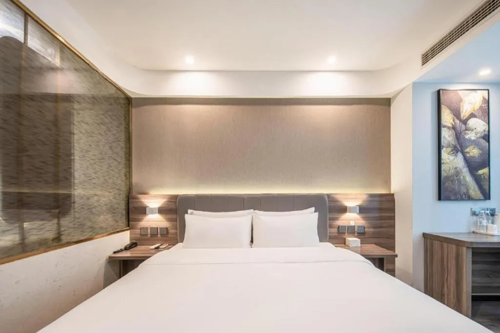 Bed in 7 Days Inn Yingshang Lanxing Building Materials Market