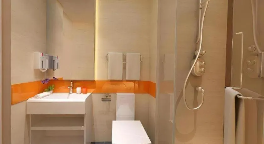 7 Days Inn Yingshang Lanxing Building Materials Market