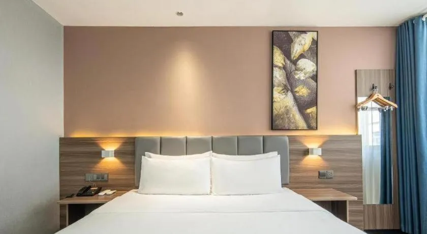 Bed in 7 Days Inn Yingshang Lanxing Building Materials Market