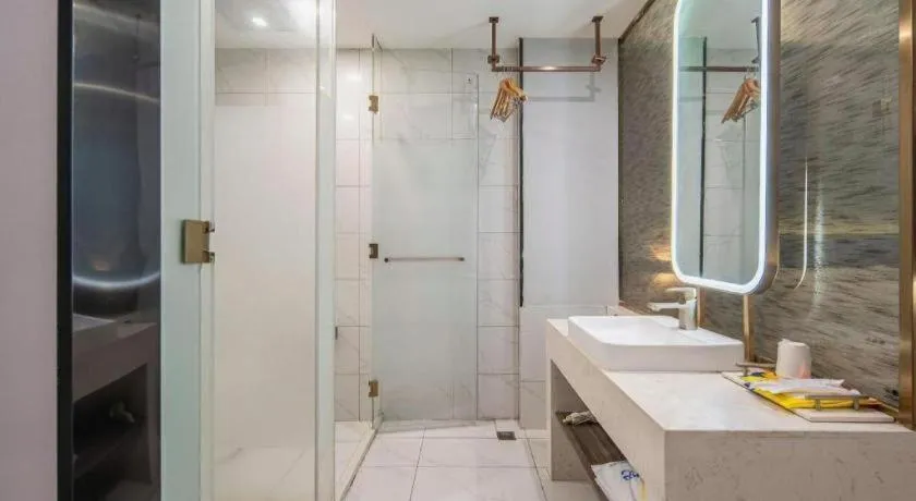 7 Days Inn Yingshang Lanxing Building Materials Market