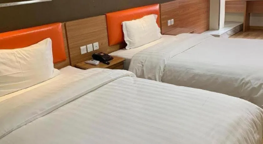 Bed in 7 Days Inn Yingshang Lanxing Building Materials Market