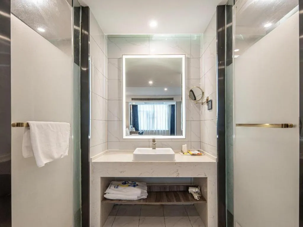 7 Days Inn Yingshang Lanxing Building Materials Market