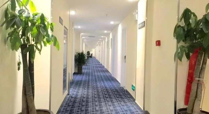 7 Days Inn Yingshang Lanxing Building Materials Market