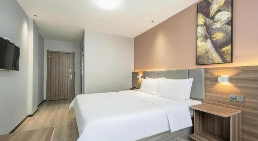 Bed in 7 Days Inn Yingshang Lanxing Building Materials Market