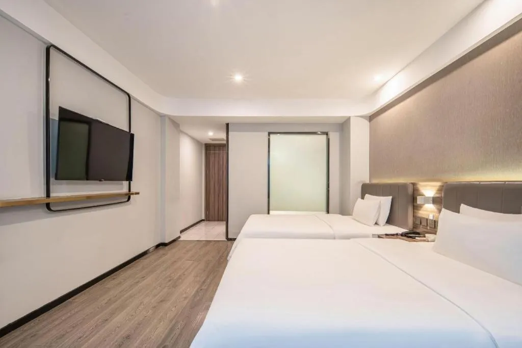 Bed in 7 Days Inn Yingshang Lanxing Building Materials Market