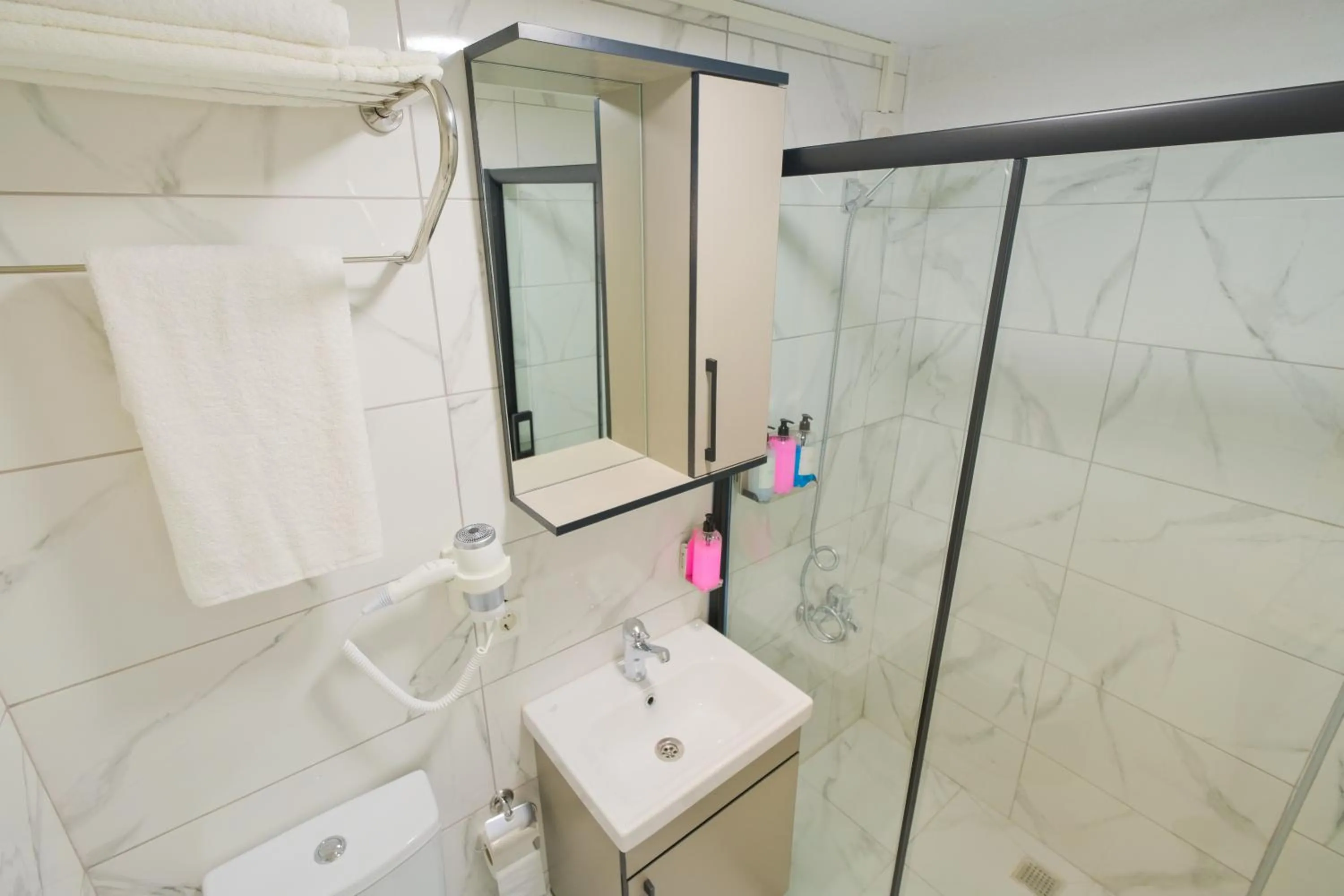 Shower in Lucky Hotel İstanbul