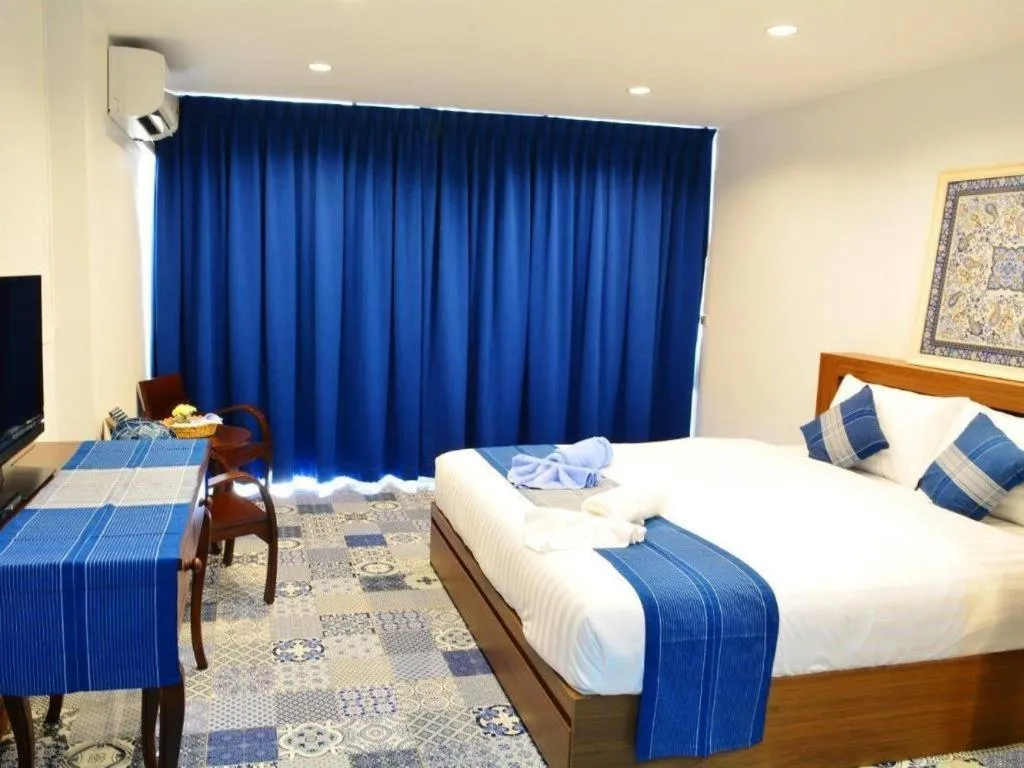 Bed in The Indigo House Phrae