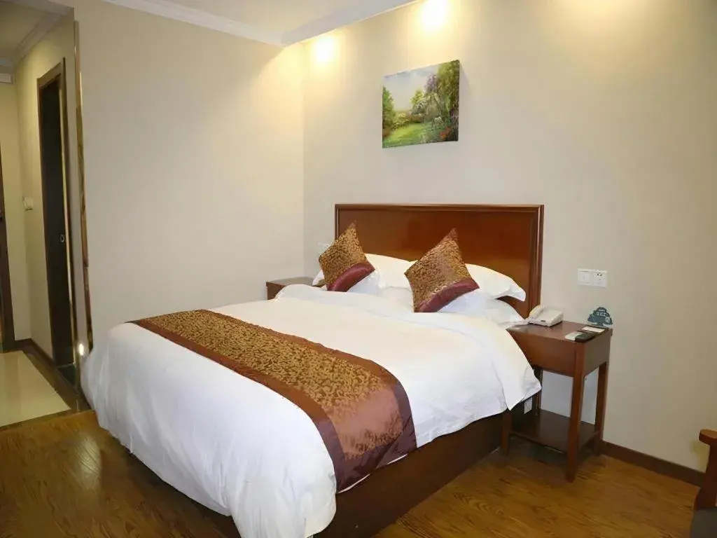 Bed in GreenTree Inn Shandong Yuncheng Ximen Street Songjiang Kung Fu School Business Hotel Bed in GreenTree Inn Shandong Yuncheng Ximen Street Songjiang Kung Fu School Business Hotel