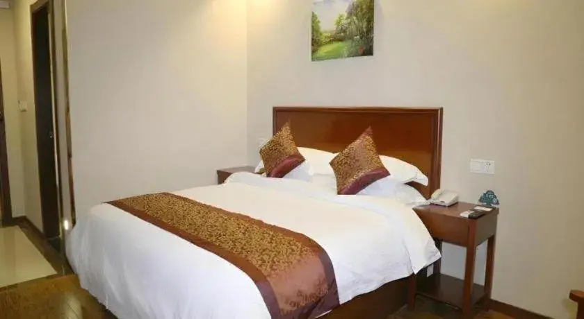 Bed in GreenTree Inn Shandong Yuncheng Ximen Street Songjiang Kung Fu School Business Hotel Bed in GreenTree Inn Shandong Yuncheng Ximen Street Songjiang Kung Fu School Business Hotel