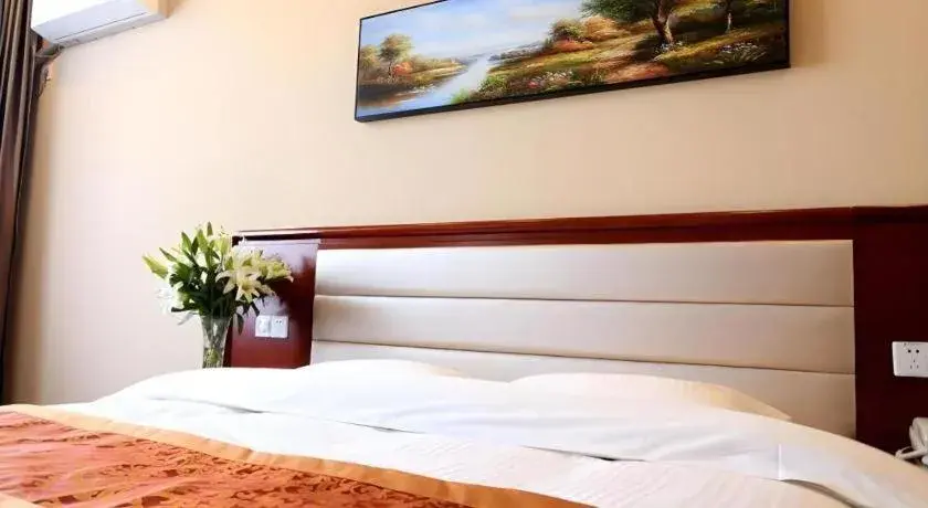 Bed in GreenTree Inn Shandong Yuncheng Ximen Street Songjiang Kung Fu School Business Hotel Bed in GreenTree Inn Shandong Yuncheng Ximen Street Songjiang Kung Fu School Business Hotel