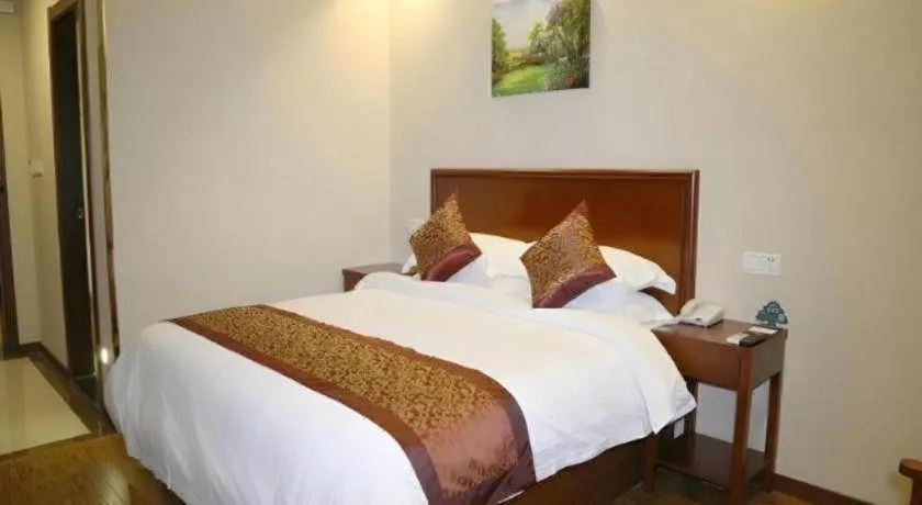 Bed in GreenTree Inn Shandong Yuncheng Ximen Street Songjiang Kung Fu School Business Hotel
