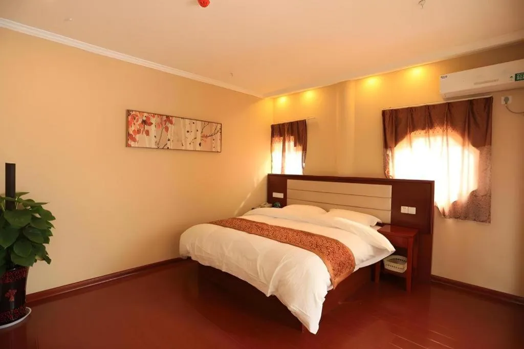 Bed in GreenTree Inn Shandong Yuncheng Ximen Street Songjiang Kung Fu School Business Hotel