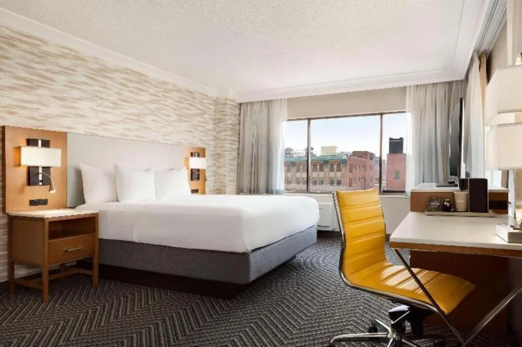 Bed in Hotel Baltimore Downtown-Inner Harbor