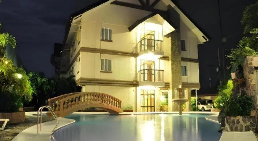 Chocolate and Berries Hotel