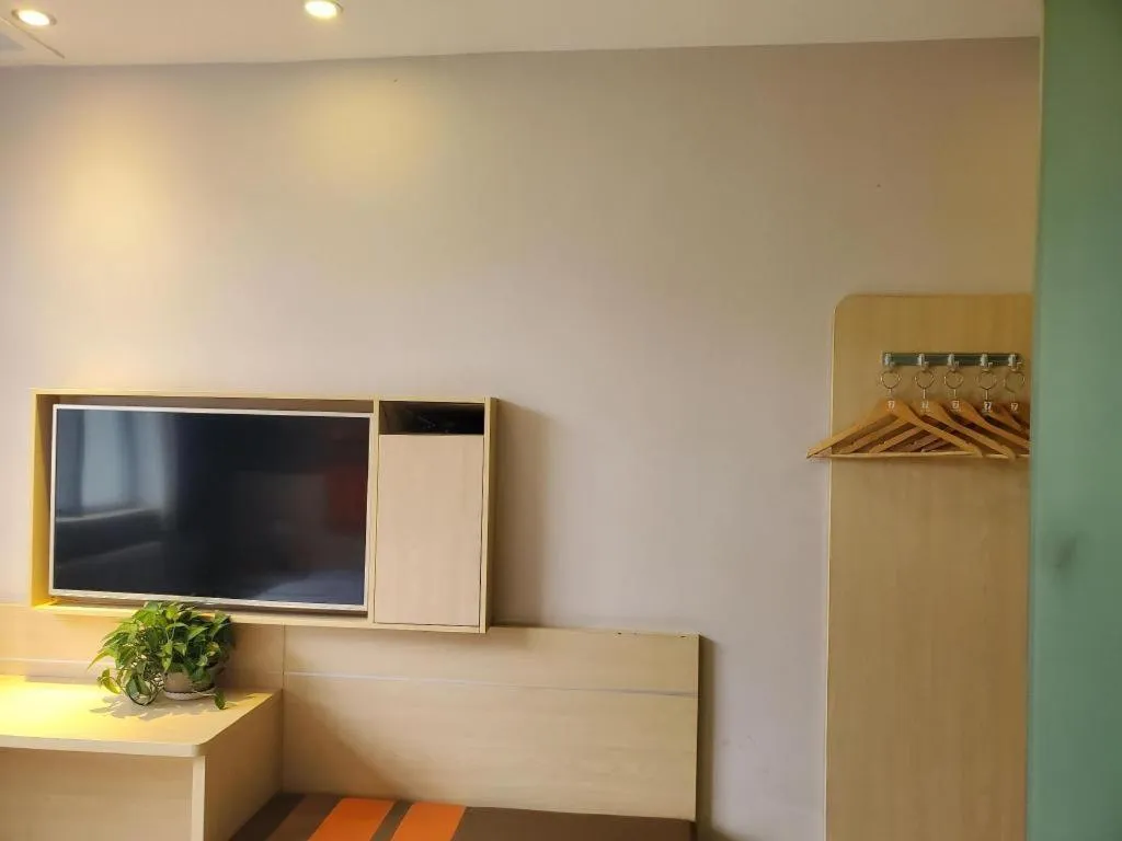 7 Days Premium Shihezi Youxie Plaza Jun Ken Museum