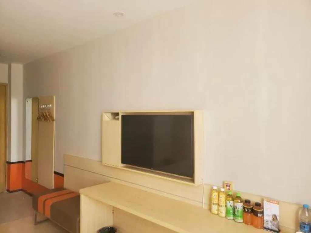 7 Days Premium Shihezi Youxie Plaza Jun Ken Museum