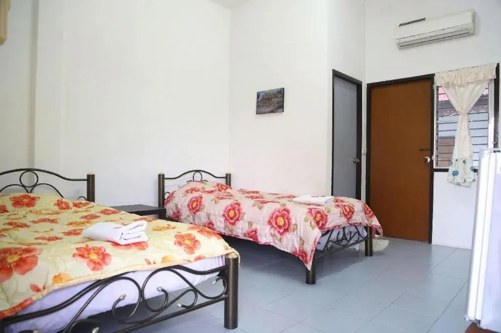 Bed in palmhouse Bed in palmhouse