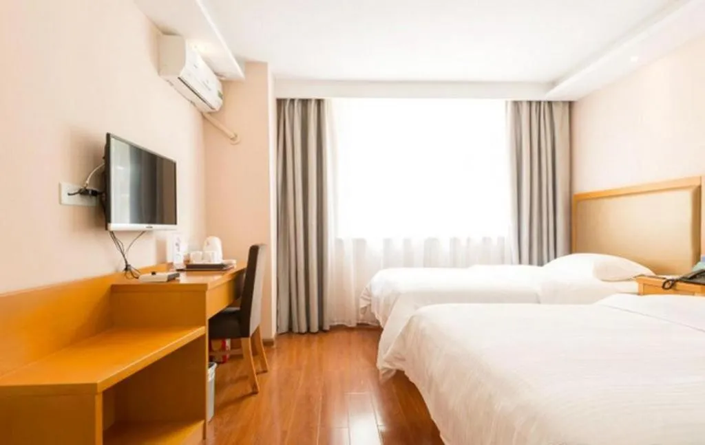 Bed in GreenTree Inn Yangshuo West Street Express Hotel