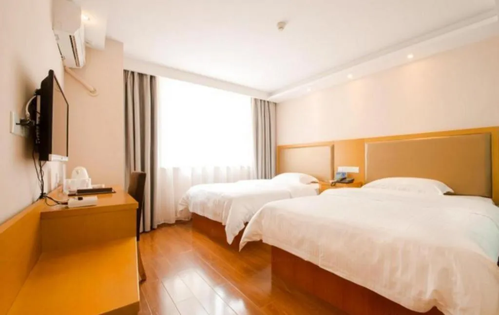 Bed in GreenTree Inn Yangshuo West Street Express Hotel