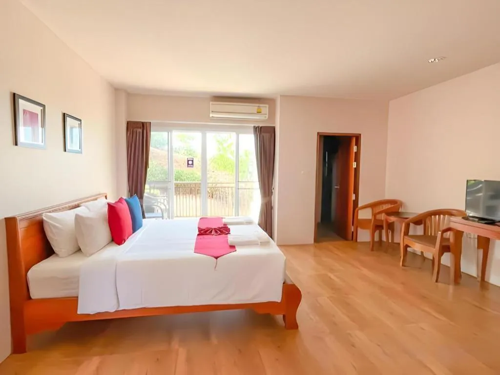 Bed in Royal Hill Satun Hotel