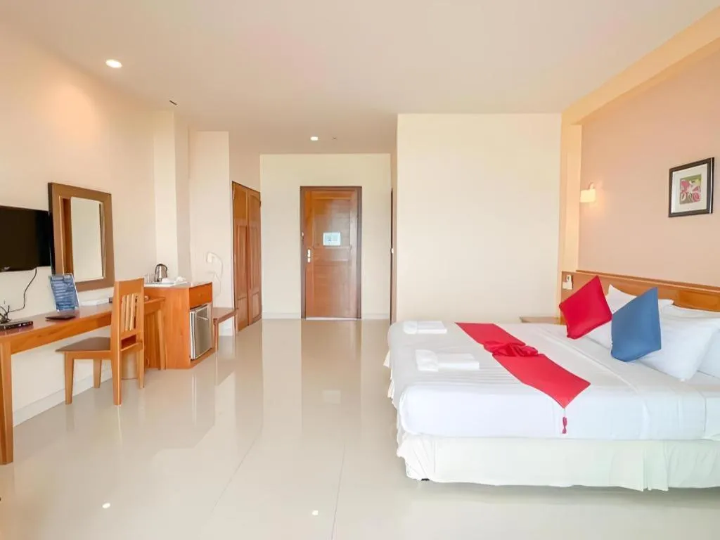 Bed in Royal Hill Satun Hotel