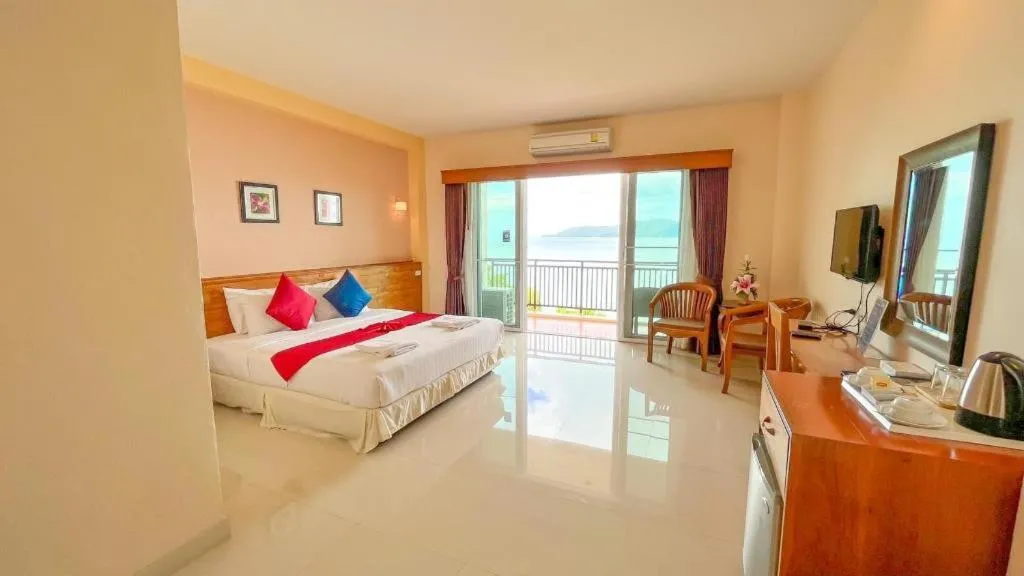 Bed in Royal Hill Satun Hotel