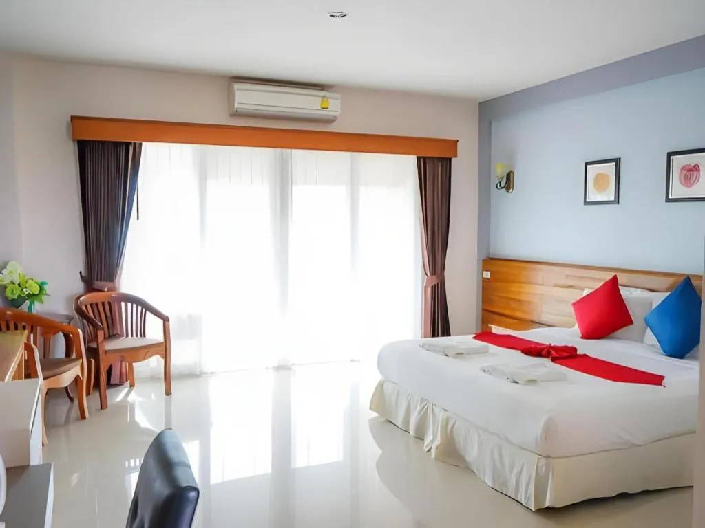 Bed in Royal Hill Satun Hotel