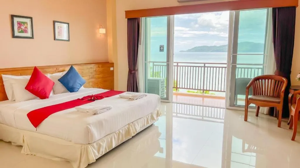 Bed in Royal Hill Satun Hotel