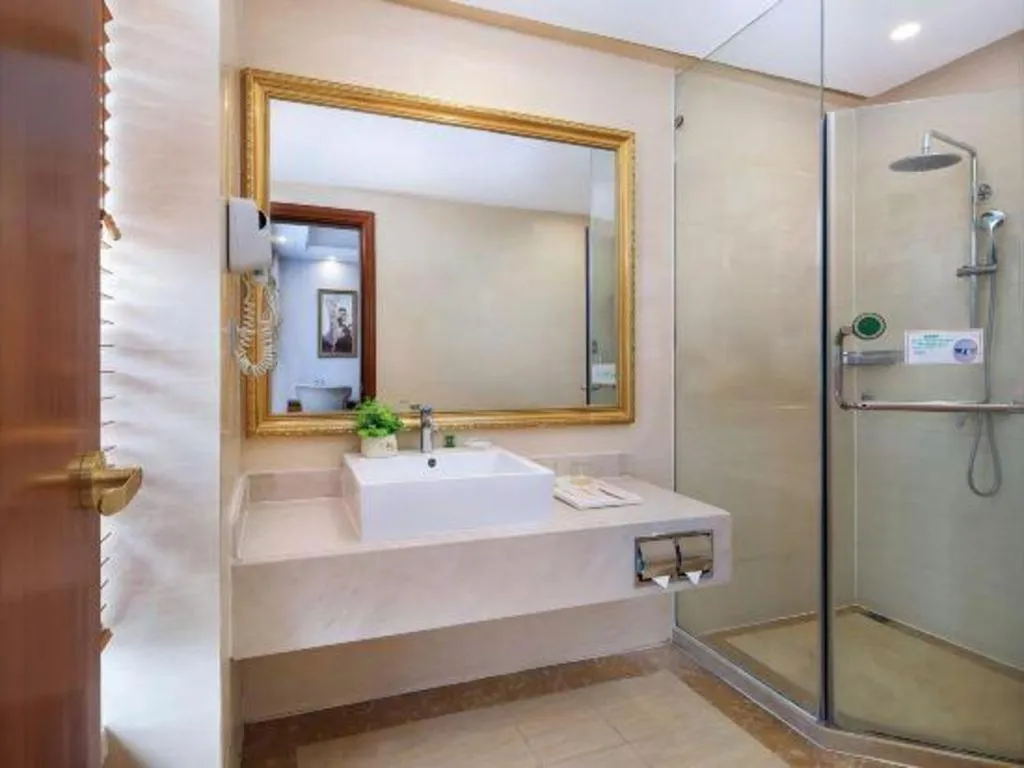 Vienna International Hotel Nanning Railway Station Mingxiu Road Metro Station