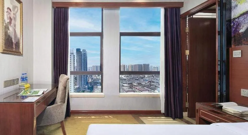 Vienna International Hotel Nanning Railway Station Mingxiu Road Metro Station