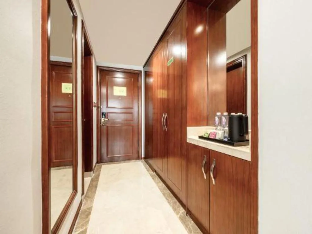 Vienna International Hotel Nanning Railway Station Mingxiu Road Metro Station