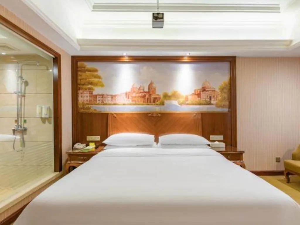 Bed in Vienna International Hotel Nanning Railway Station Mingxiu Road Metro Station