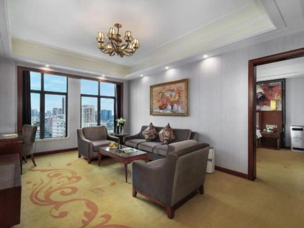 Vienna International Hotel Nanning Railway Station Mingxiu Road Metro Station