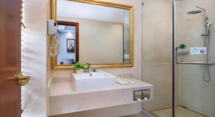 Vienna International Hotel Nanning Railway Station Mingxiu Road Metro Station