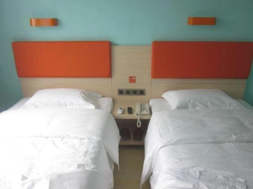 Bed in 7 Days Premium Beijing Dabaotai Metro Station Luhua Road