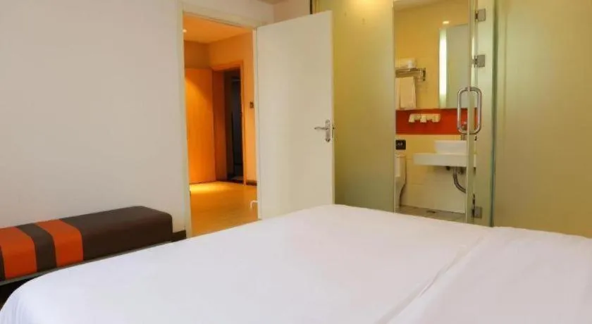 Bed in 7 Days Premium Beijing Dabaotai Metro Station Luhua Road