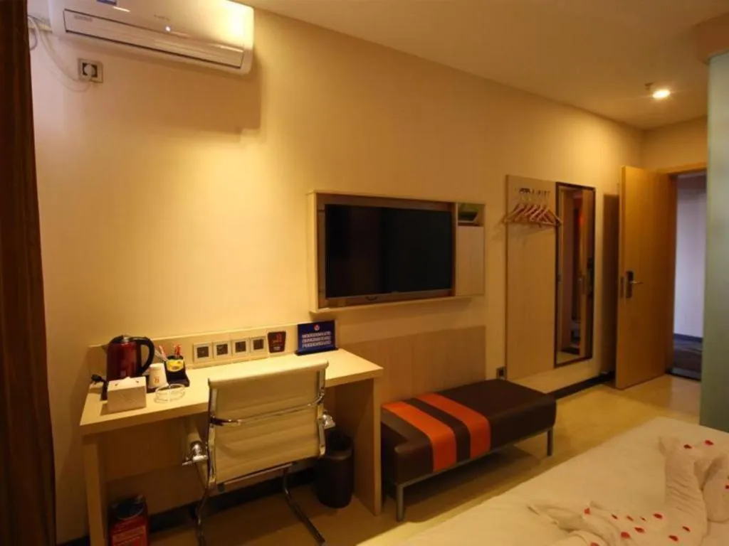 Bed in 7 Days Premium Beijing Dabaotai Metro Station Luhua Road