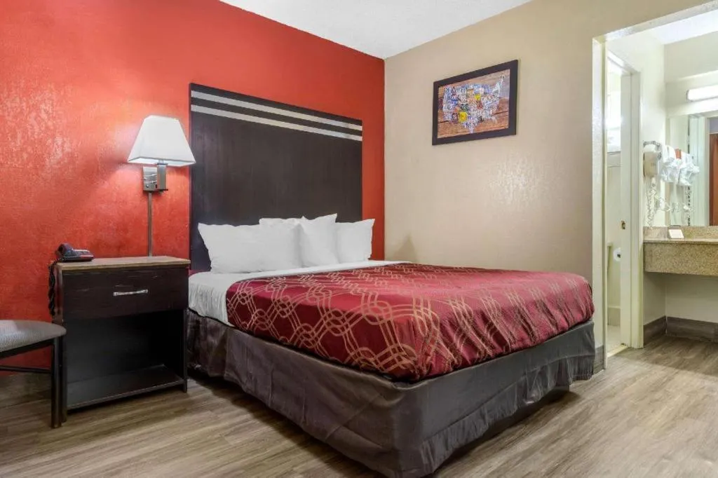 Bed in Econo Lodge Columbia Fort Jackson