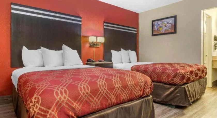 Bed in Econo Lodge Columbia Fort Jackson