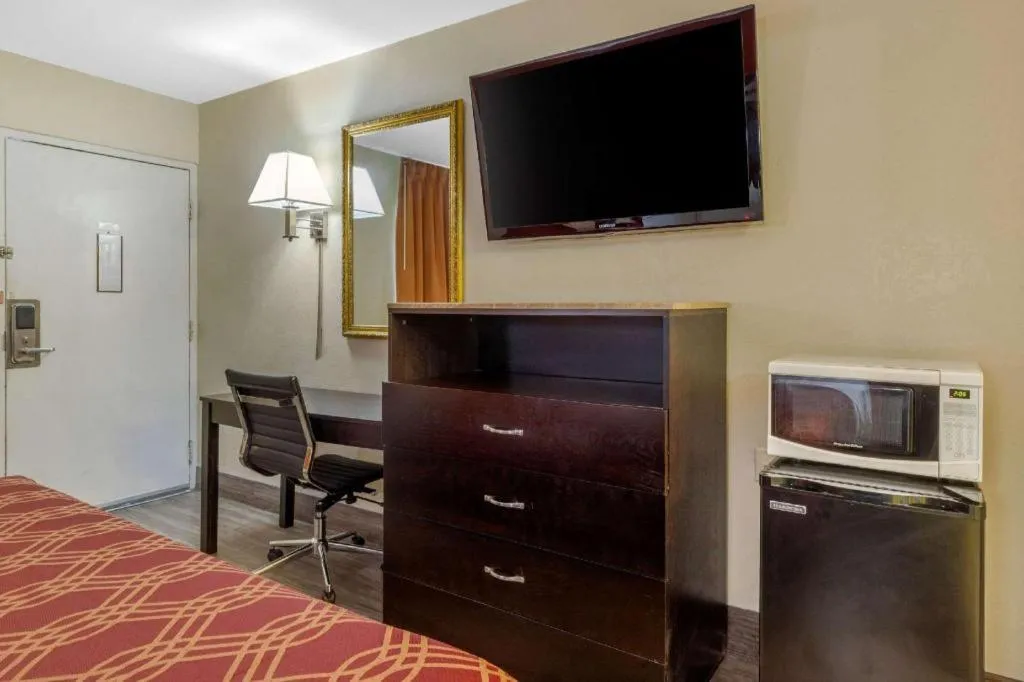 Bed in Econo Lodge Columbia Fort Jackson