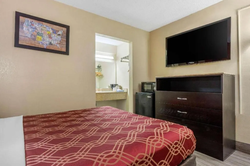 Bed in Econo Lodge Columbia Fort Jackson