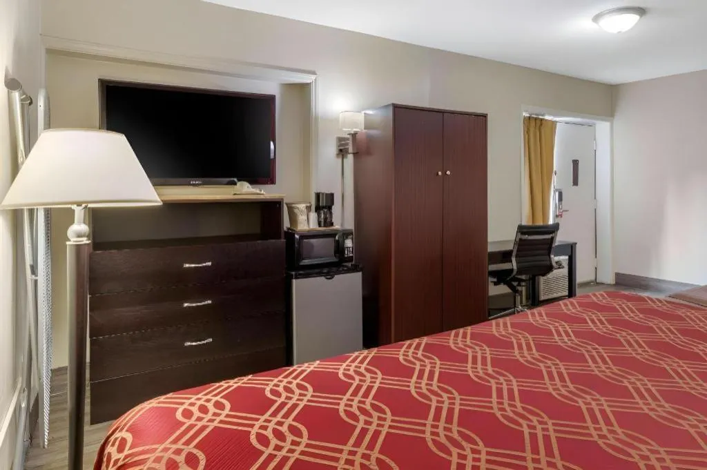 Bed in Econo Lodge Columbia Fort Jackson