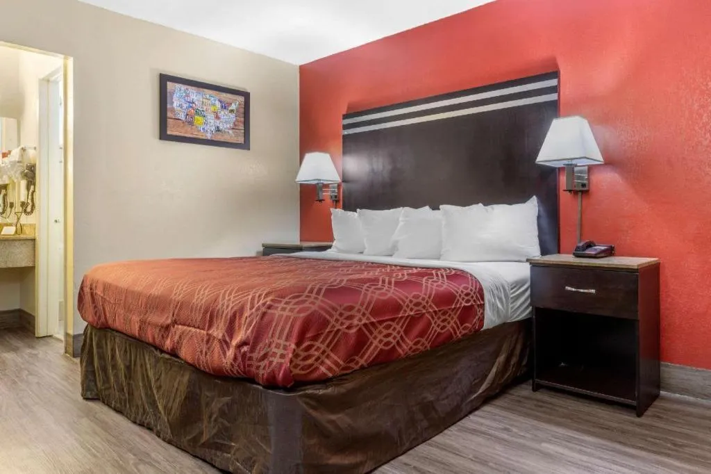 Bed in Econo Lodge Columbia Fort Jackson