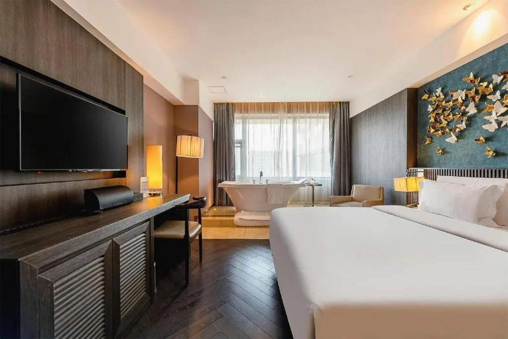 Bed in Guangzhou Crystal Orange Hotel