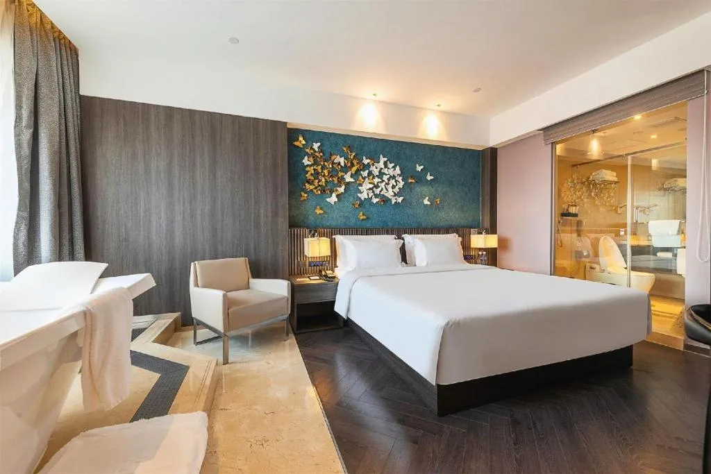 Bed in Guangzhou Crystal Orange Hotel